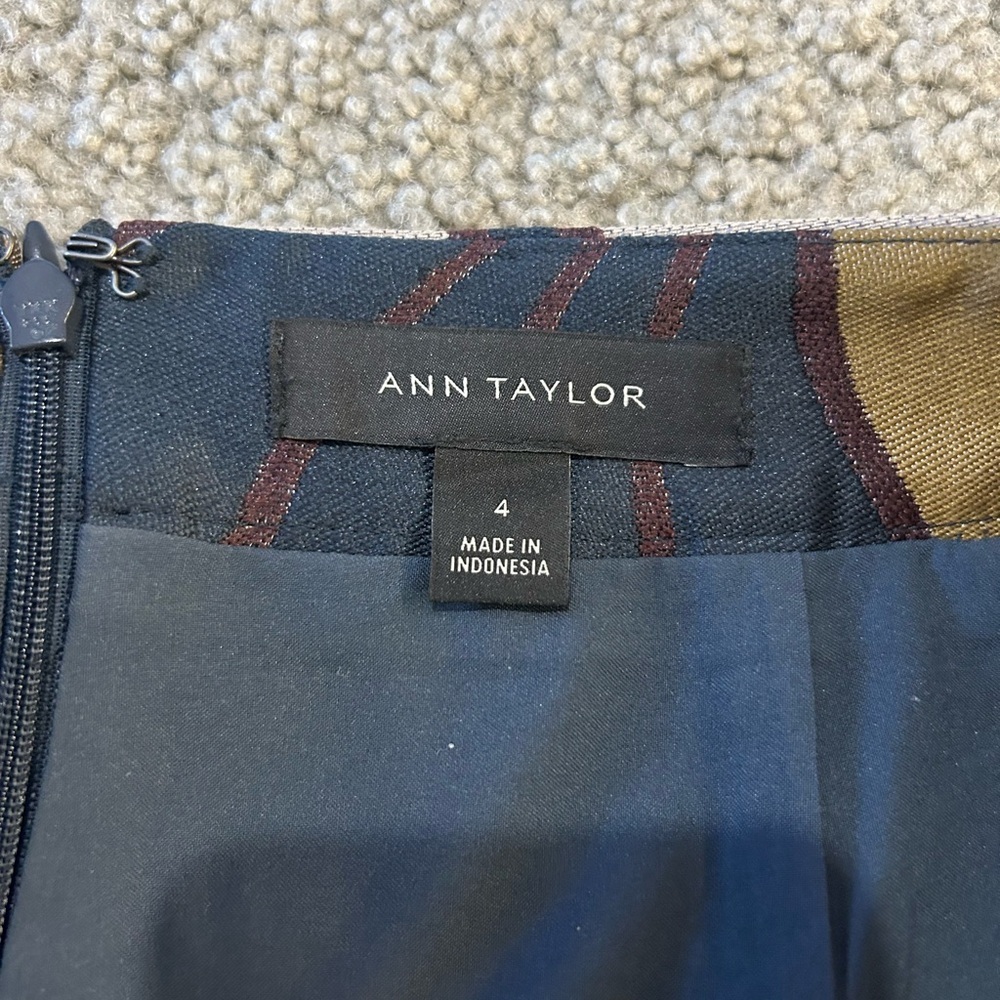 Ann Taylor Panther Skirt - Picture 2 of 7